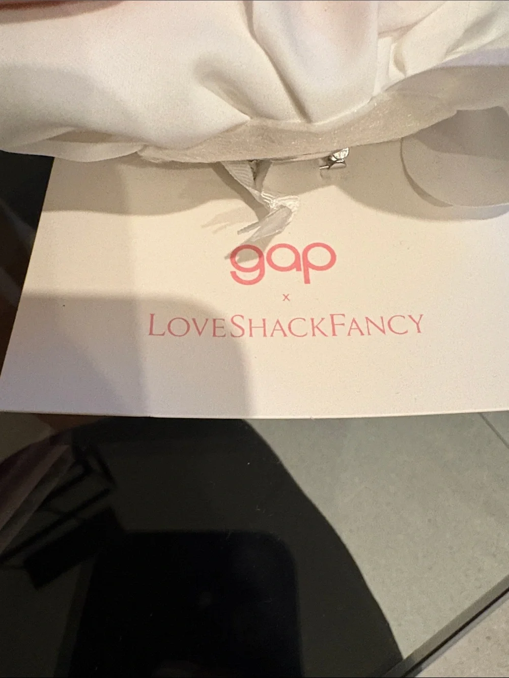 Gap x LoveShackFancy white flower pin - Picture 2 of 5